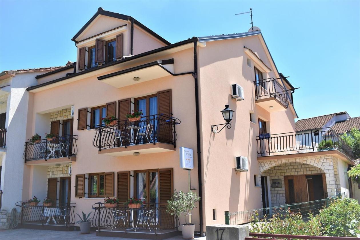 רוביני Apartments & Rooms Ivana מראה חיצוני תמונה